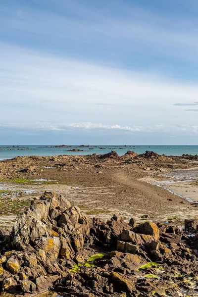 Eine Felsige Küstenlandschaft Auf Der Insel Jersey Einem Sonnigen Sommertag — Stockfoto