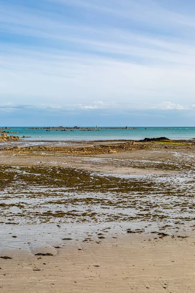 Uitkijkend Naar Zee Vanaf Een Strand Bij Het Eiland Jersey — Stockfoto