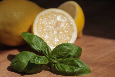 Fesleğen ve Limona Yakın Çekim