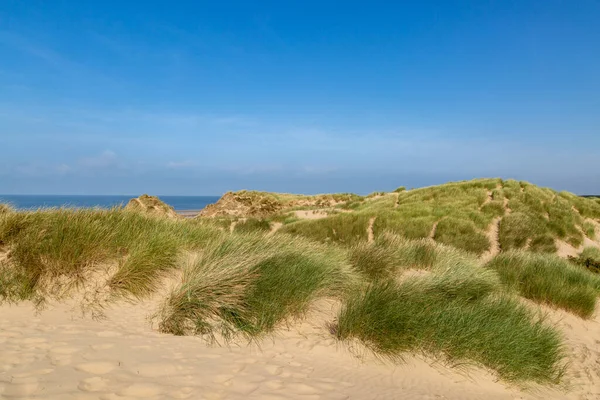 Marramgras Zandduinen Met Een Blauwe Lucht Boven Ons Bij Formby — Stockfoto