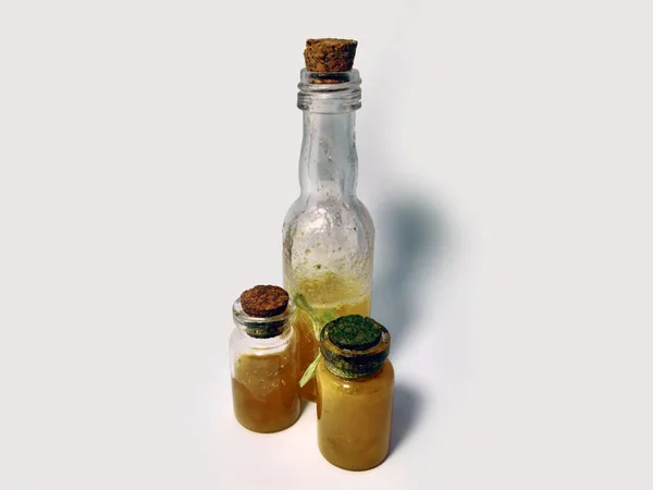 Pociones Con Líquido Amarillo Juego Alquimia Con Frascos Botellas Vidrio — Foto de Stock