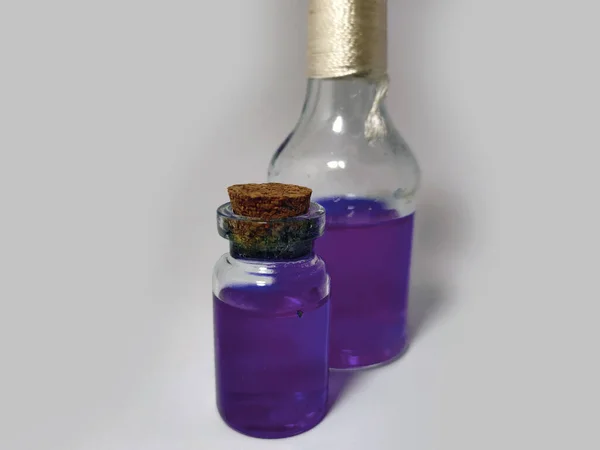 Pociones Con Líquido Violeta Juego Alquimia Con Frascos Botellas Vidrio — Foto de Stock