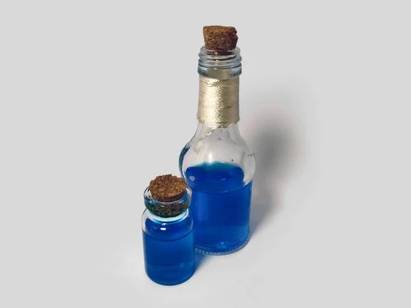 Kék Folyékony Manával Készült Italok Alkimia Lombikokkal Kis Üveg Palackok — Stock Fotó