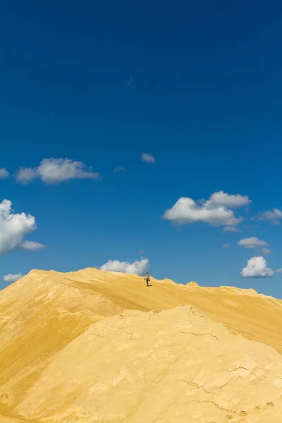 Small Figure Top Old Sand Pit Blue Sky — Stock Photo, Image