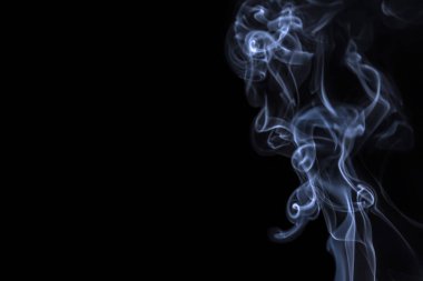 Siyah arka plan üzerine sigara