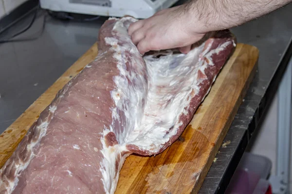 Cocinero Procesa Carne Para Freír — Foto de Stock