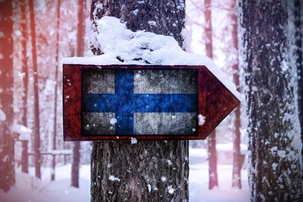 Finse Vlag Gekoppeld Aan Boom Als Een Teken — Stockfoto