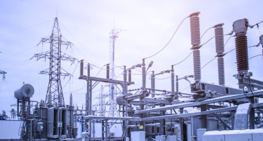 Yüksek voltajlı güç hatları, trafo ile trafo merkezi