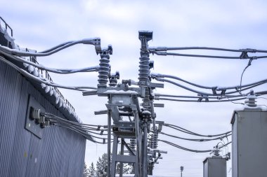 Yüksek gerilim Seksiyoner Trafo Merkezi, yan görünümden içinde