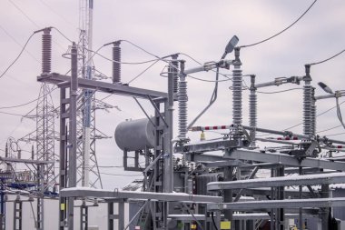 Elektrik dağıtım, gerilim enerji santralleri