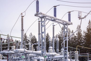 Yüksek gerilim hatları, Trafo Merkezi görünümünden