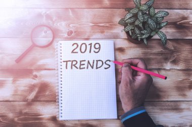 Adam yazıt 2019 eğilimleri bir not defterinde yapılan