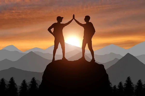 Silhueta Dois Alpinistas Felizes Conquistou Topo Uma Cena Conceitual Sucesso — Fotografia de Stock