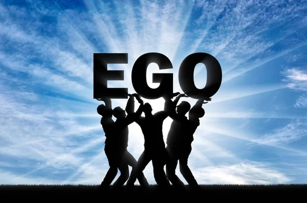Het Silhouet Van Een Egoïstische Menigte Houdt Het Woord Ego — Stockfoto