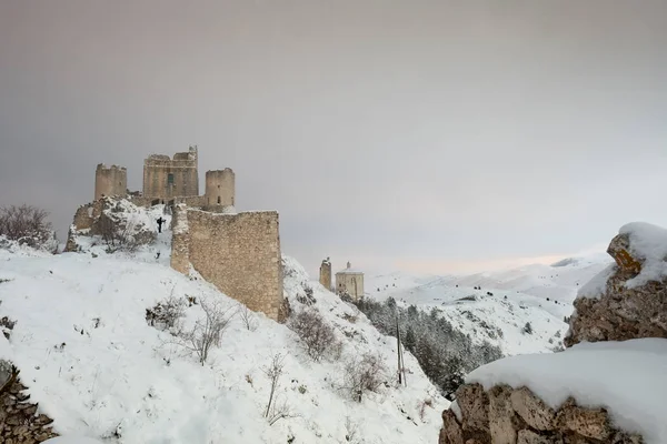 Nakładające Snowy Zamek Rocca Calascio Dawnych Ziem Abruzji Zdjęcie Stockowe