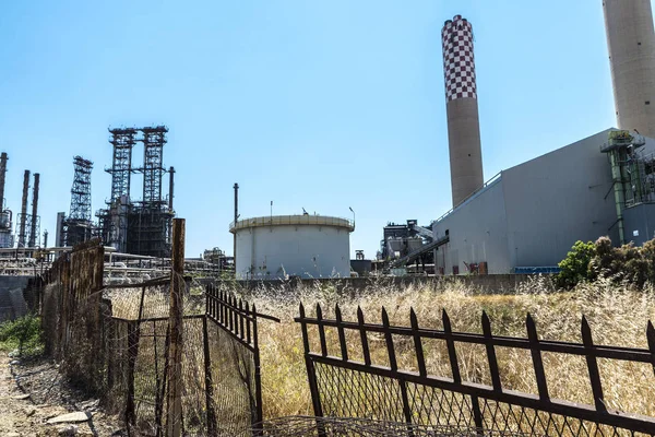 Refinería Petróleo Abandonada Gela Propiedad Compañía Petrolera Eni Rodeada Por — Foto de Stock