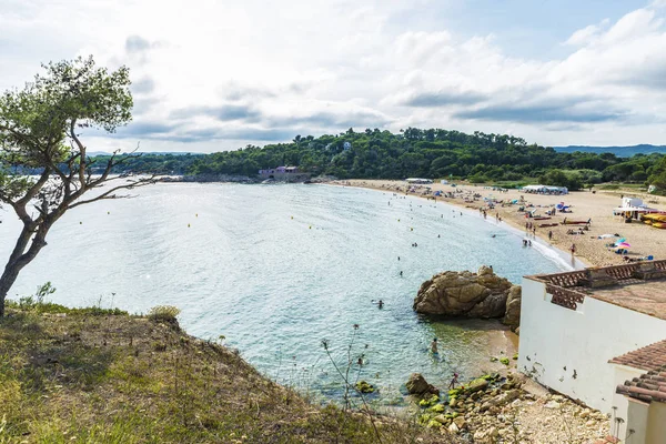 Vista Praia Castell Com Pessoas Tomando Banho Palamos Costa Brava — Fotografia de Stock