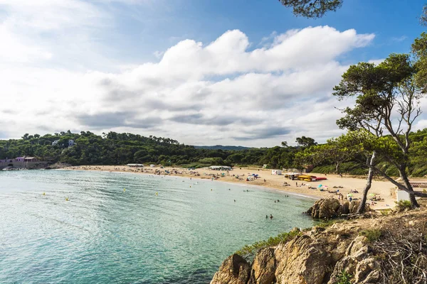 Veduta Della Spiaggia Castell Con Persone Che Fanno Bagno Palamos — Foto Stock