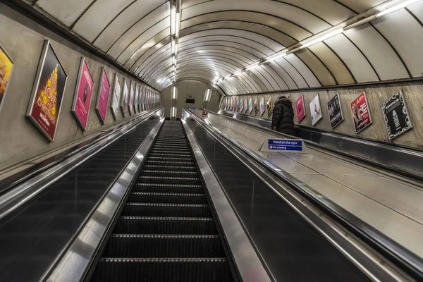 Londres Angleterre Royaume Uni Décembre 2017 Escalator Avec Des Gens — Photo