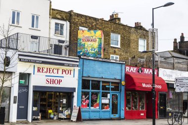 Londra, İngiltere - 31 Aralık 2017: Dükkan Camden Lock Camden High Street veya Camden Town Londra, İngiltere, Birleşik Krallık