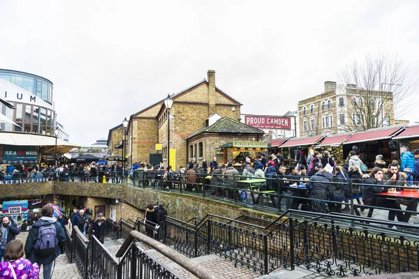 London England Dezember 2017 Menschen Spazieren Durch Die Modegeschäfte Und — Stockfoto