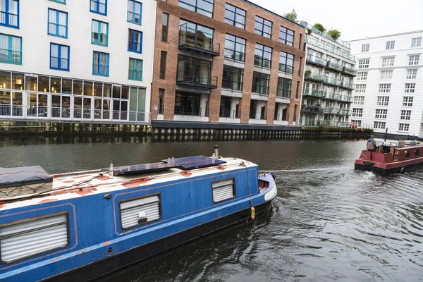 Ship Navigating Regent Canal Led Man Helm Camden Market Modern — Stock Photo, Image