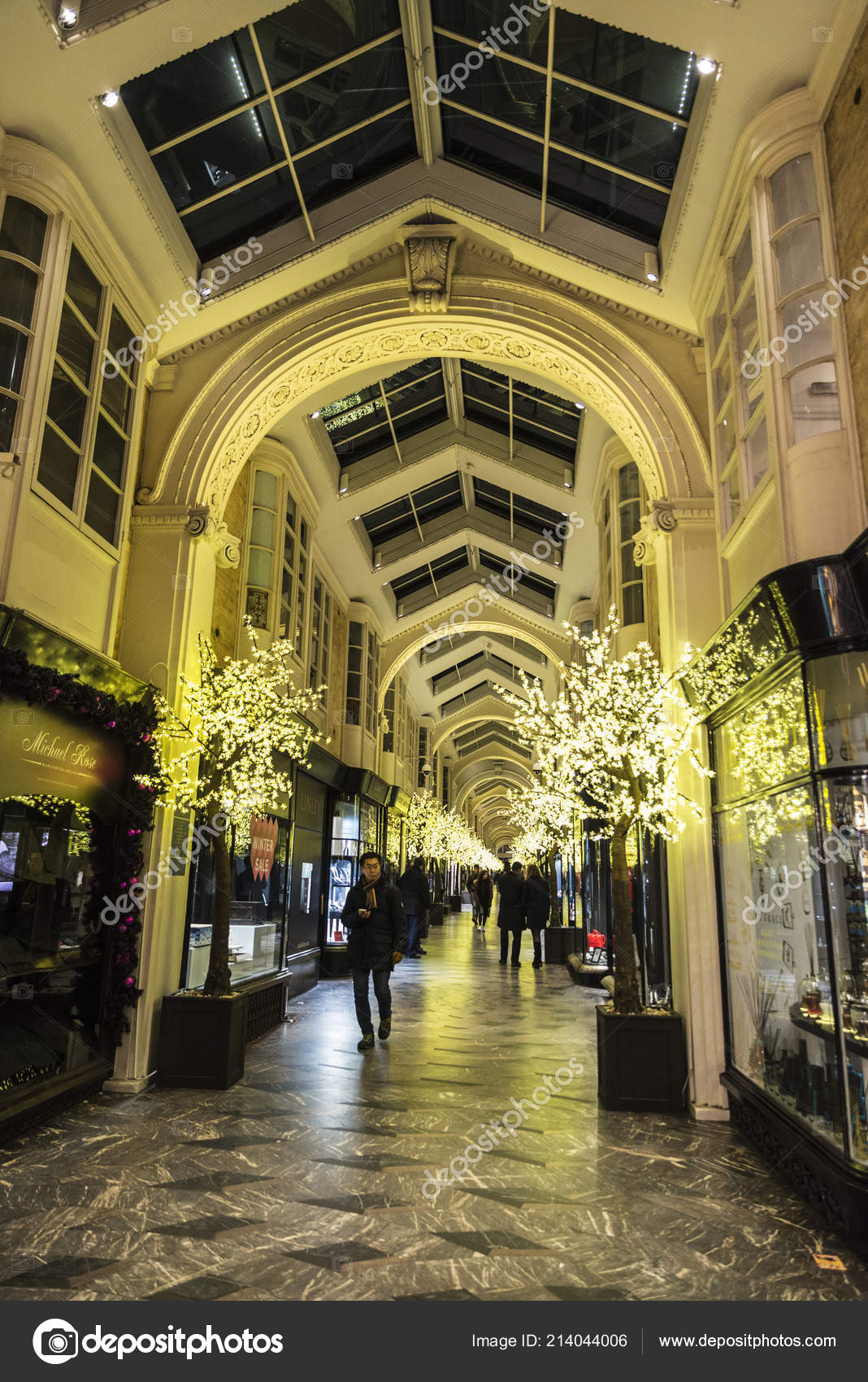 London United Kingdom January 2018 Piccadilly Arcade Shopping