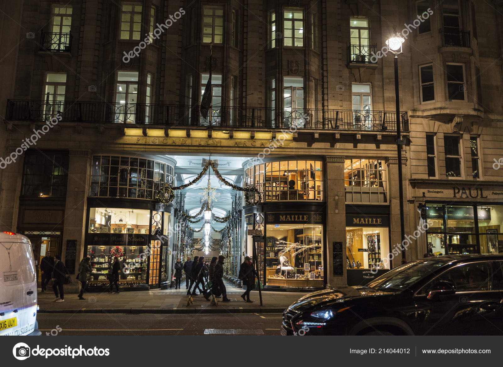 London United Kingdom January 2018 Piccadilly Arcade Shopping