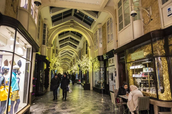 London United Kingdom January 2018 Piccadilly Arcade Shopping Center Stores — Stock Photo, Image