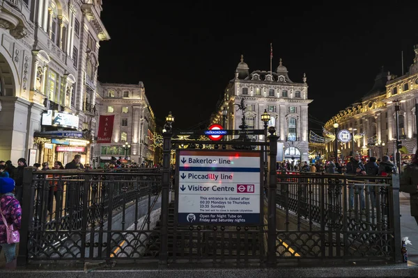 London Wielka Brytania Stycznia 2018 Wejście Stacji Metra Piccadilly Circus — Zdjęcie stockowe