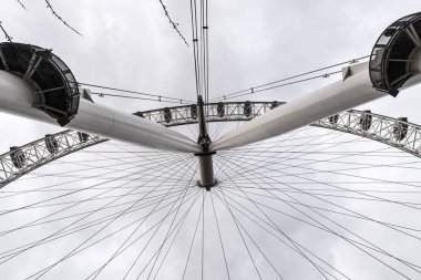 London, Büyük Britanya - 4 Ocak 2018: Londra, İngiltere Londra gözde bir dönme dolap Metal yapısını denilen