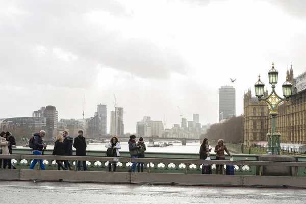 London Vereinigtes Königreich Januar 2018 Menschen Auf Einer Brücke Der — Stockfoto