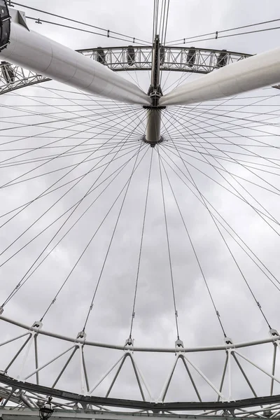 2018年1月4日 一个摩天轮的金属结构叫伦敦眼睛在伦敦 — 图库照片