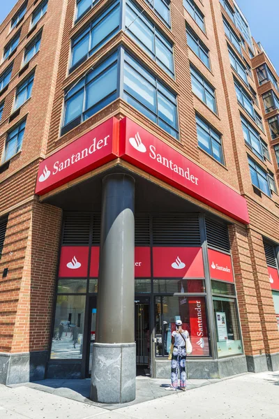 New York City Usa July 2018 Facade Bank Branch Santander — Stock Photo, Image