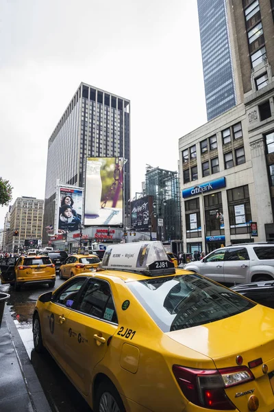 New York City Usa Juli 2018 Taxibilar Parkerade Rad Seventh — Stockfoto