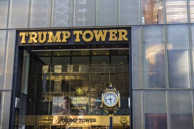 New York City, Amerika Birleşik Devletleri - 28 Temmuz 2018: Trump Tower Fifth Avenue (5th Avenue) Manhattan New York City, Amerika Birleşik Devletleri'nın girişine