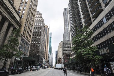 New York City, Amerika Birleşik Devletleri - 25 Temmuz 2018: Altıncı Cadde (6 Avenue), resmen Avenue etrafında insanlar ve Manhattan New York City, Amerika Birleşik Devletleri'trafikte Amerika