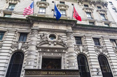 New York City, Amerika Birleşik Devletleri - 28 Temmuz 2018: Peninsula hotel New York City, Amerika Birleşik Devletleri Manhattan'da Fifth Avenue (5th Avenue)