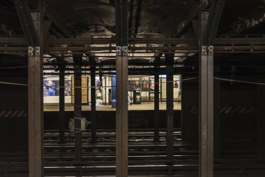 New York City, Amerika Birleşik Devletleri - 26 Temmuz 2018: New York City, Amerika Birleşik Devletleri bir metro istasyonunda bakış