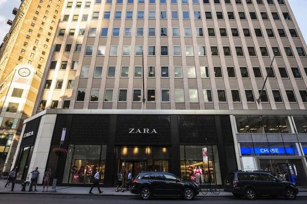 뉴욕시 2018 Zara 옷가게 스트리트에서 맨하탄 미국에서에서 사람들과 — 스톡 사진