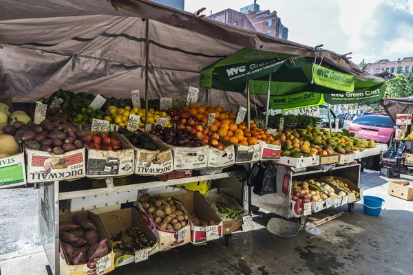 Nueva York Julio 2018 Puesto Callejero Frutas Verduras Harlem Manhattan — Foto de Stock