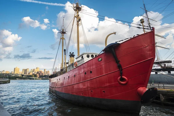 Barco Rojo Atracado Muelle Hudon River Manhattan Nueva York — Foto de Stock