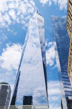 New York City, Amerika Birleşik Devletleri - 27 Temmuz 2018: Cephe bir Dünya Ticaret Merkezi'nin yanındaki diğer gökdelenler aşağı Manhattan, New York City, ABD