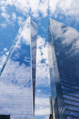 New York City, Amerika Birleşik Devletleri - 27 Temmuz 2018: Cephe bir Dünya Ticaret Merkezi'nin yanındaki diğer gökdelenler aşağı Manhattan, New York City, ABD