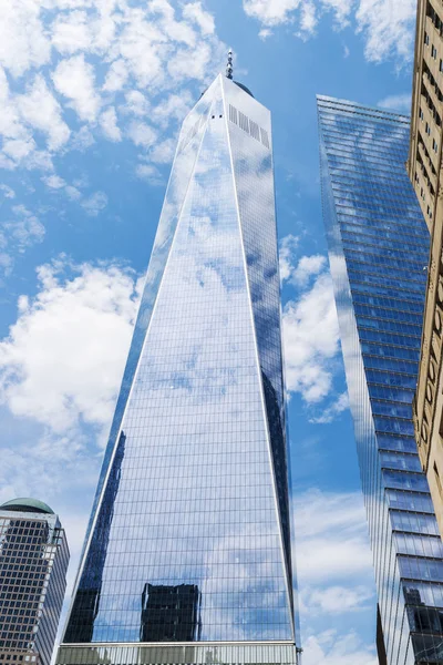 ロウアー マンハッタン ニューヨーク市 米国の他の高層ビルの横にある つの世界貿易センターのニューヨーク市 アメリカ合衆国 2018 ファサード — ストック写真