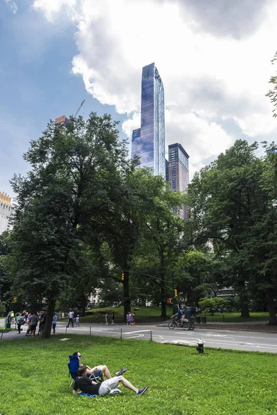 Personas en Central Park, Nueva York, Estados Unidos — Foto de Stock