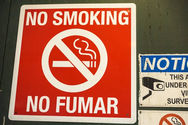 No smoking sign in New York City, USA