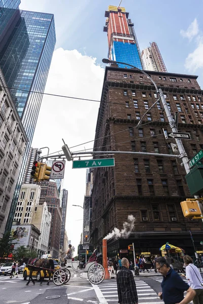 Pferdekutsche in der siebten Avenue, New York City, USA — Stockfoto