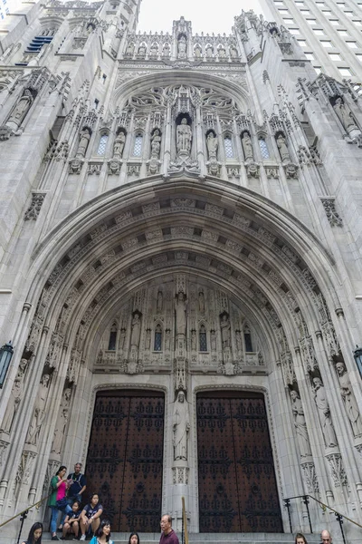 Saint Thomas Church en Manhattan, Nueva York, EE.UU. — Foto de Stock