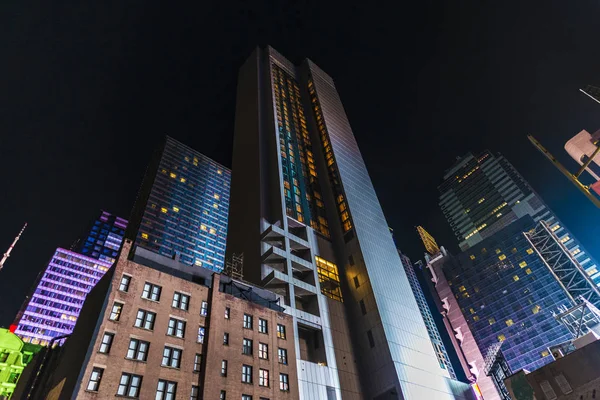 맨하탄, 뉴욕, 미국에서 밤에 고층 빌딩 — 스톡 사진